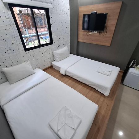 Pratunam19 Hotel Бангкок Екстер'єр фото